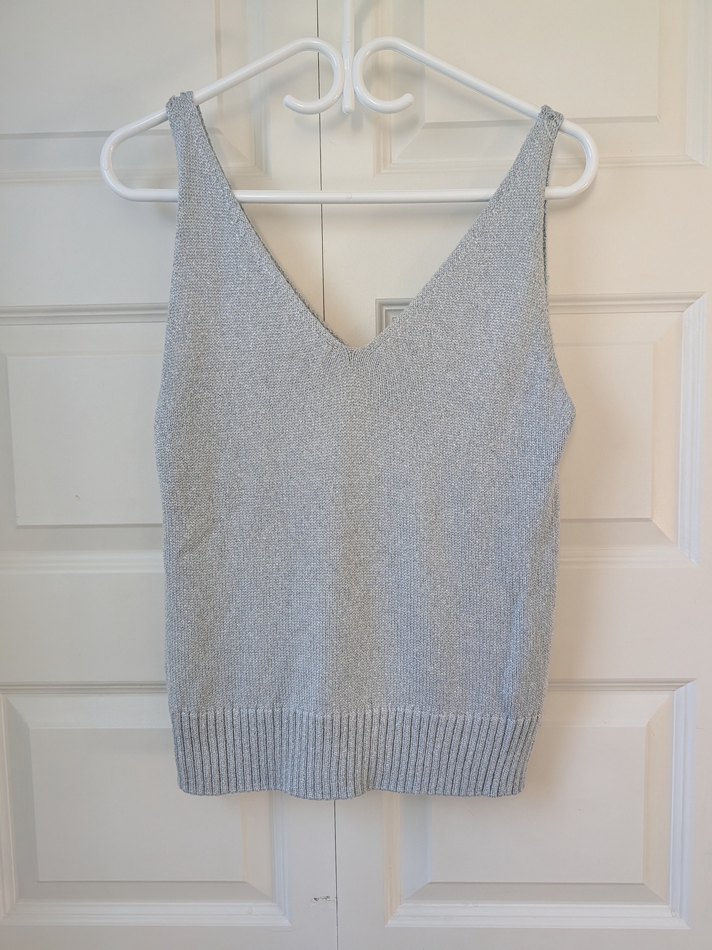 Sleeveless V-Neck Knit Tank Top in Light Gray